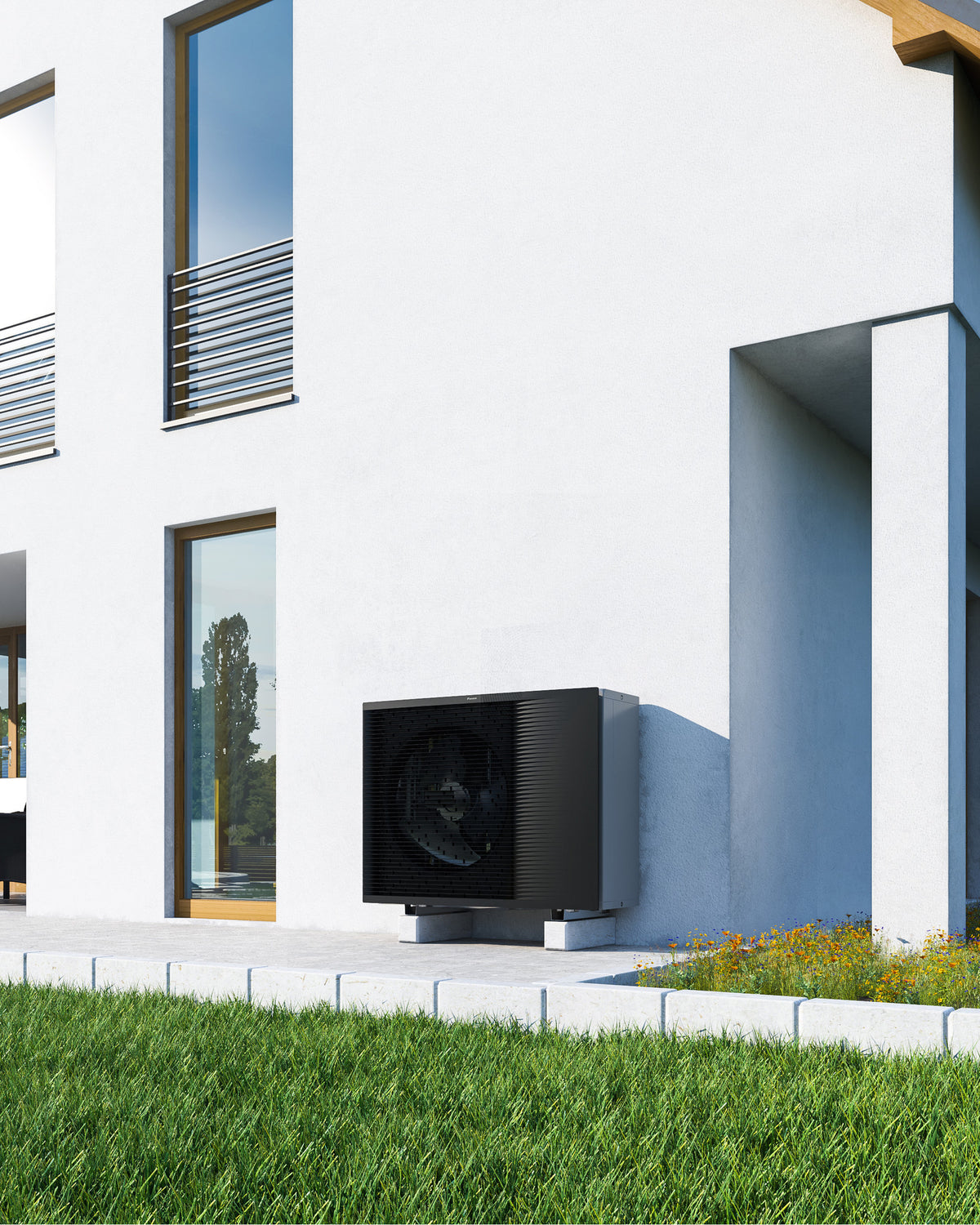 DAIKIN Altherma 3 H HT vonkajšia jednotka 14 kW EPRA14DV37 — vonkajšia jednotka pri rodinnom dome v lete