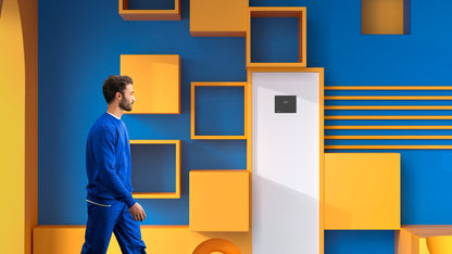 SAMSUNG EHS Split 4,4 kW – 200 l · 1 zóna — ClimateHub v interiéri, pohľad zboku